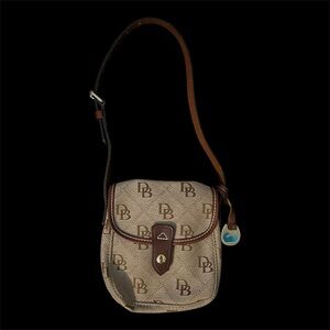 Dooney & Bourke bron crossbody bag